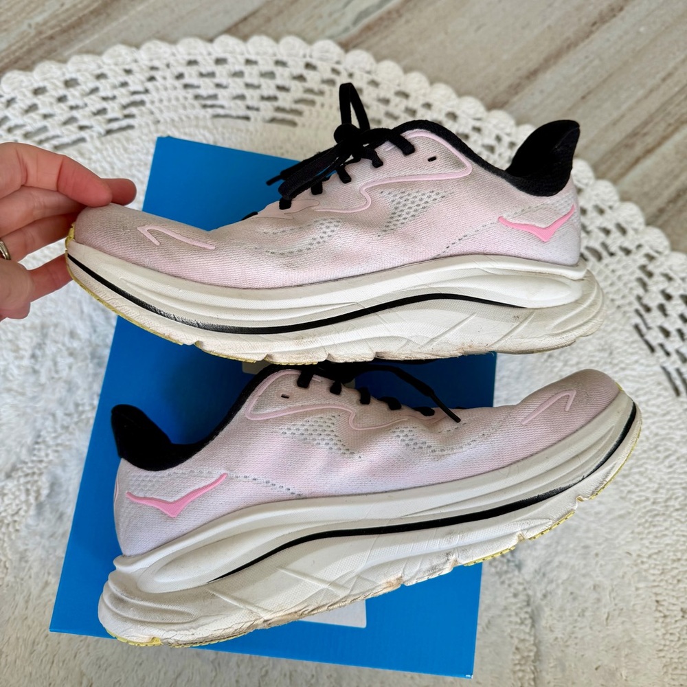 Hoka Women's Clifton 10 
✨carnation pink/starlight glow ✨ - Picture 8 of 11